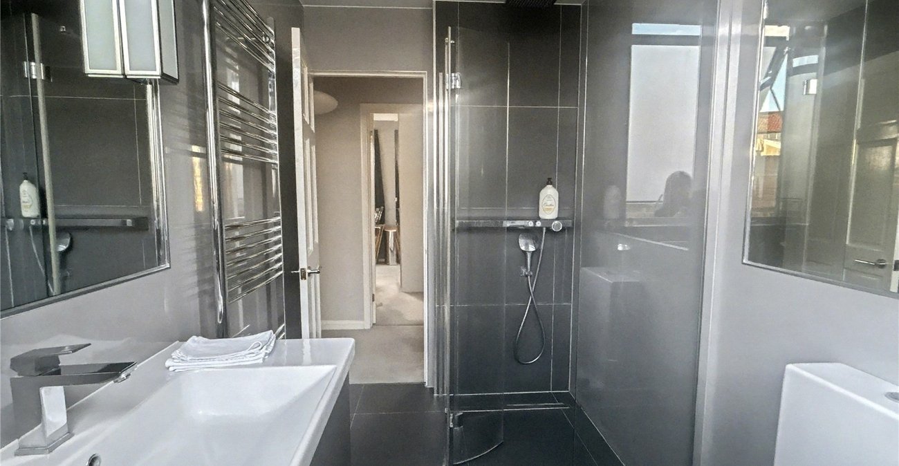 3 bedroom bungalow for sale in Sidcup | Robinson Jackson