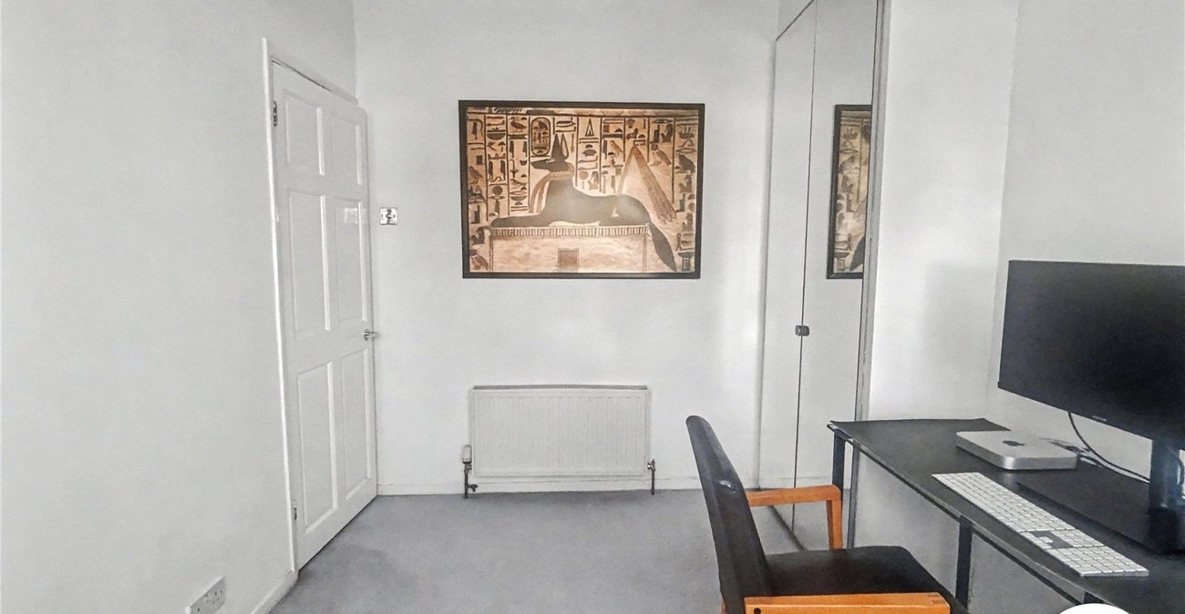 3 bedroom bungalow for sale in Sidcup | Robinson Jackson