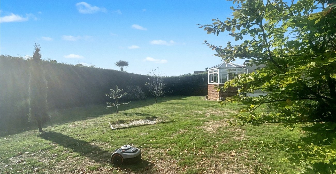 3 bedroom bungalow for sale in Sidcup | Robinson Jackson