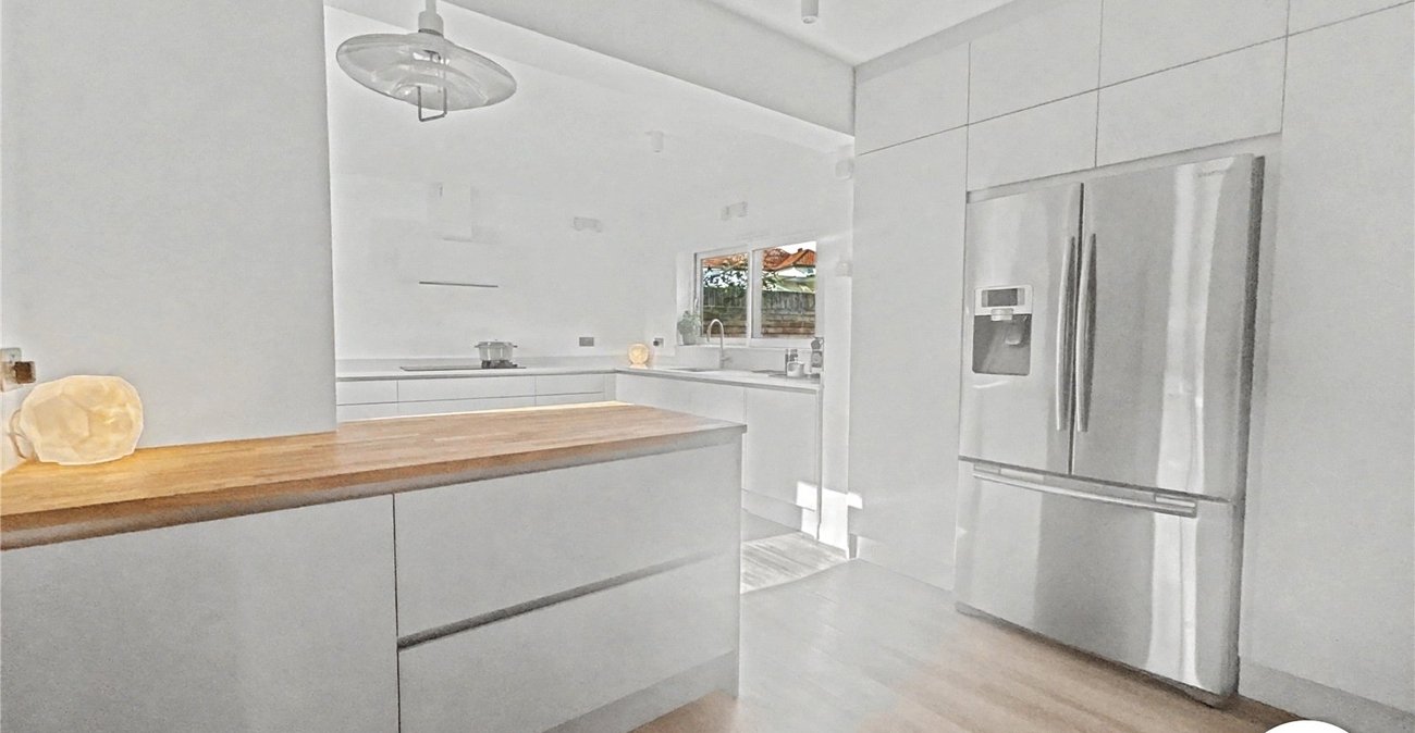 3 bedroom bungalow for sale in Sidcup | Robinson Jackson