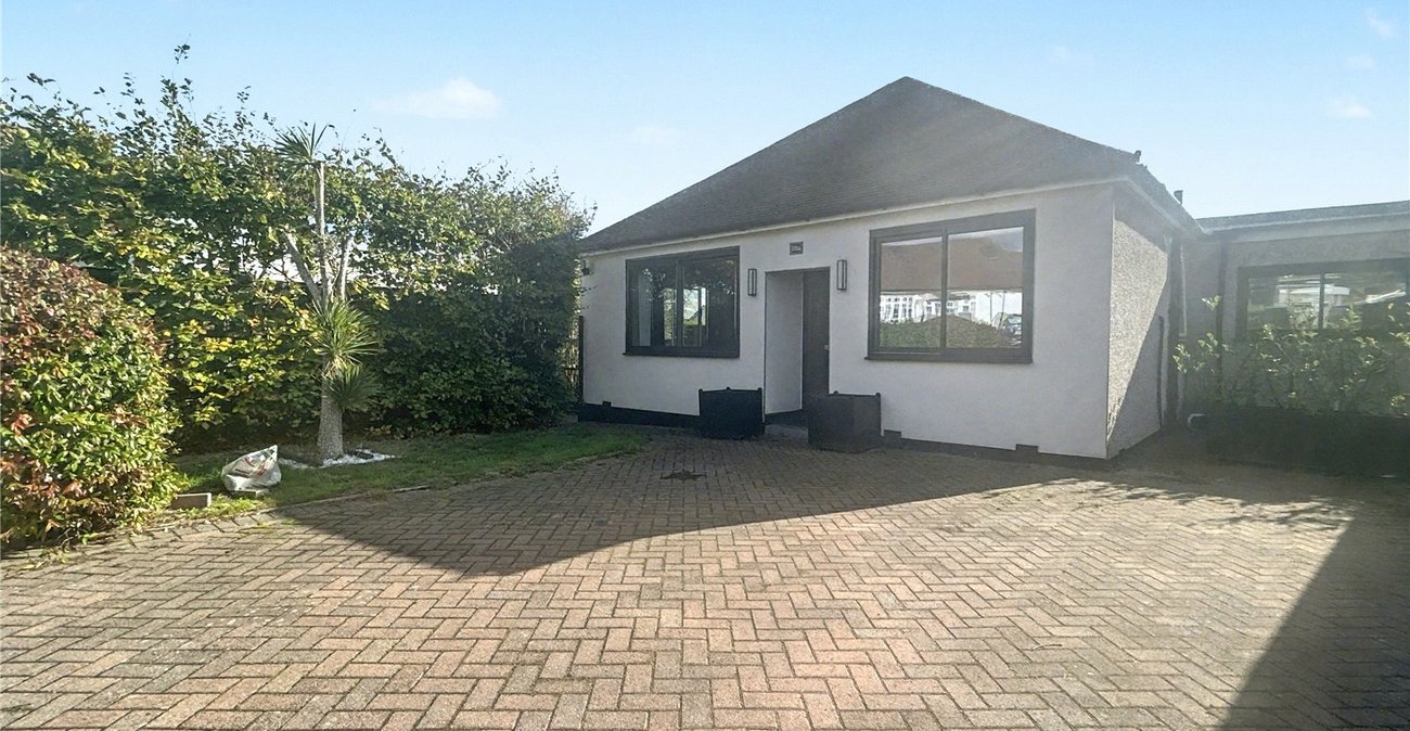 3 bedroom bungalow for sale in Sidcup | Robinson Jackson