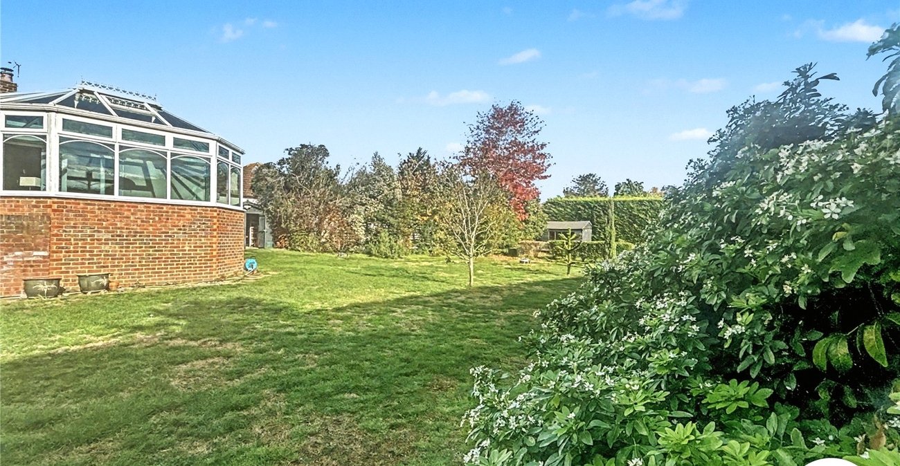 3 bedroom bungalow for sale in Sidcup | Robinson Jackson