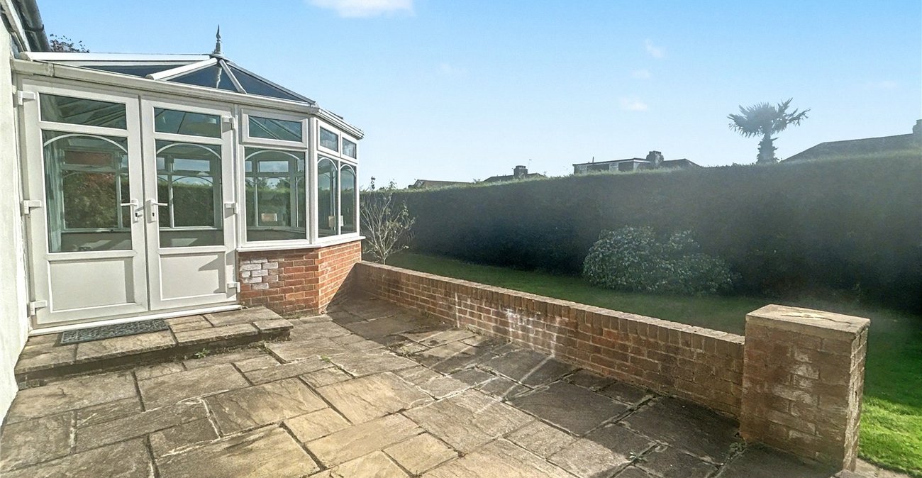 3 bedroom bungalow for sale in Sidcup | Robinson Jackson