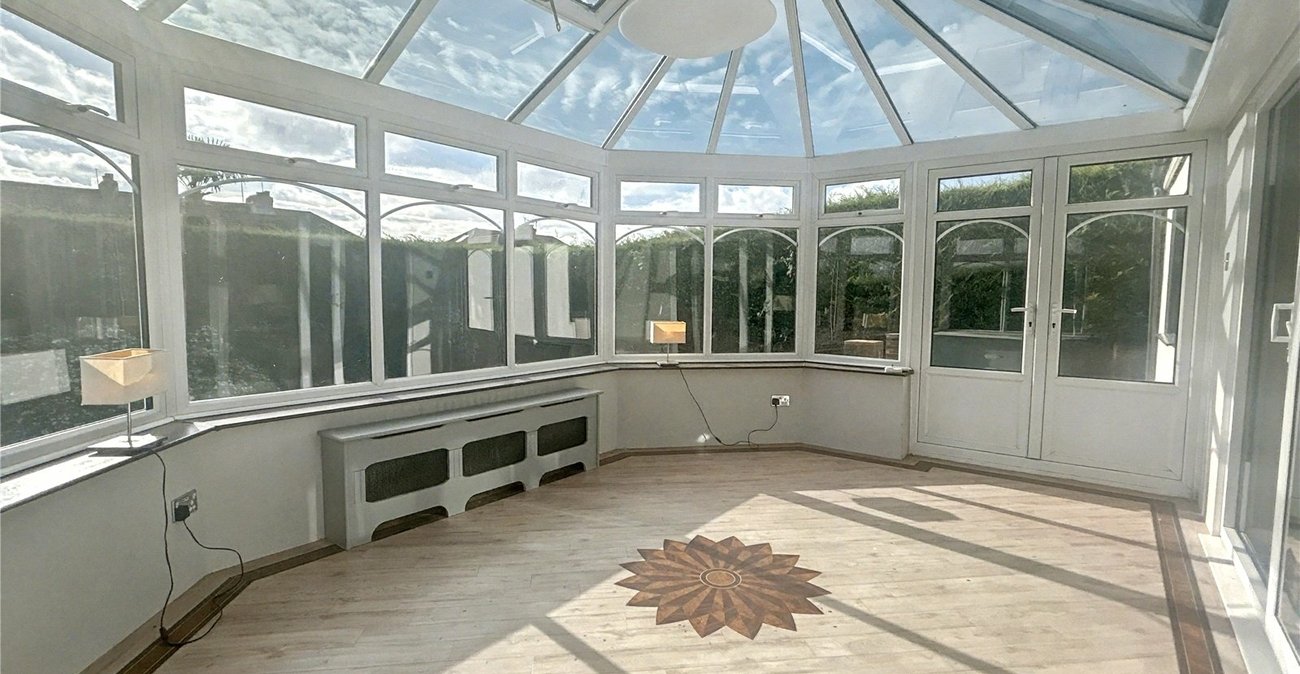 3 bedroom bungalow for sale in Sidcup | Robinson Jackson