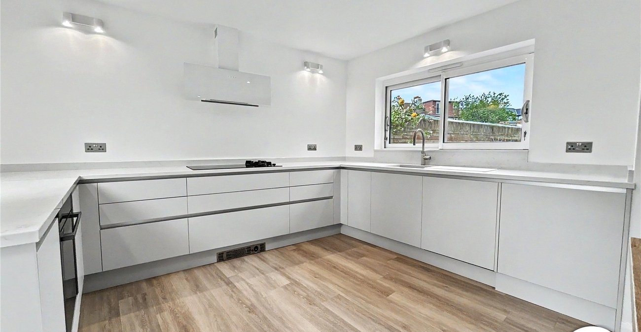 3 bedroom bungalow for sale in Sidcup | Robinson Jackson
