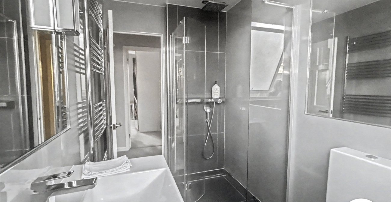 3 bedroom bungalow for sale in Sidcup | Robinson Jackson