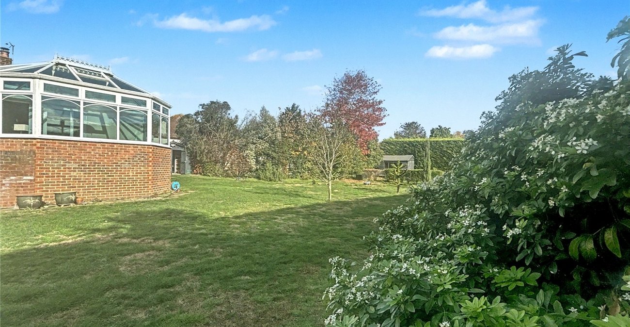 3 bedroom bungalow for sale in Sidcup | Robinson Jackson