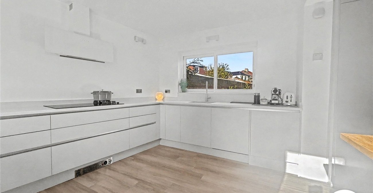 3 bedroom bungalow for sale in Sidcup | Robinson Jackson