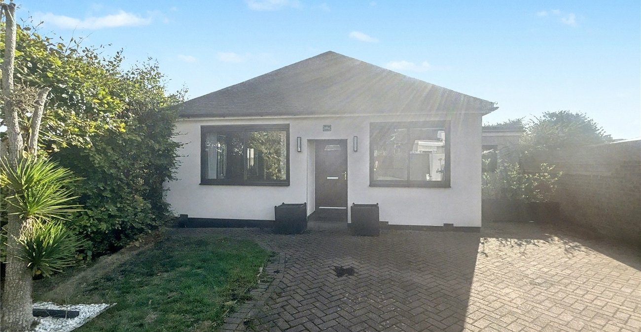3 bedroom bungalow for sale in Sidcup | Robinson Jackson