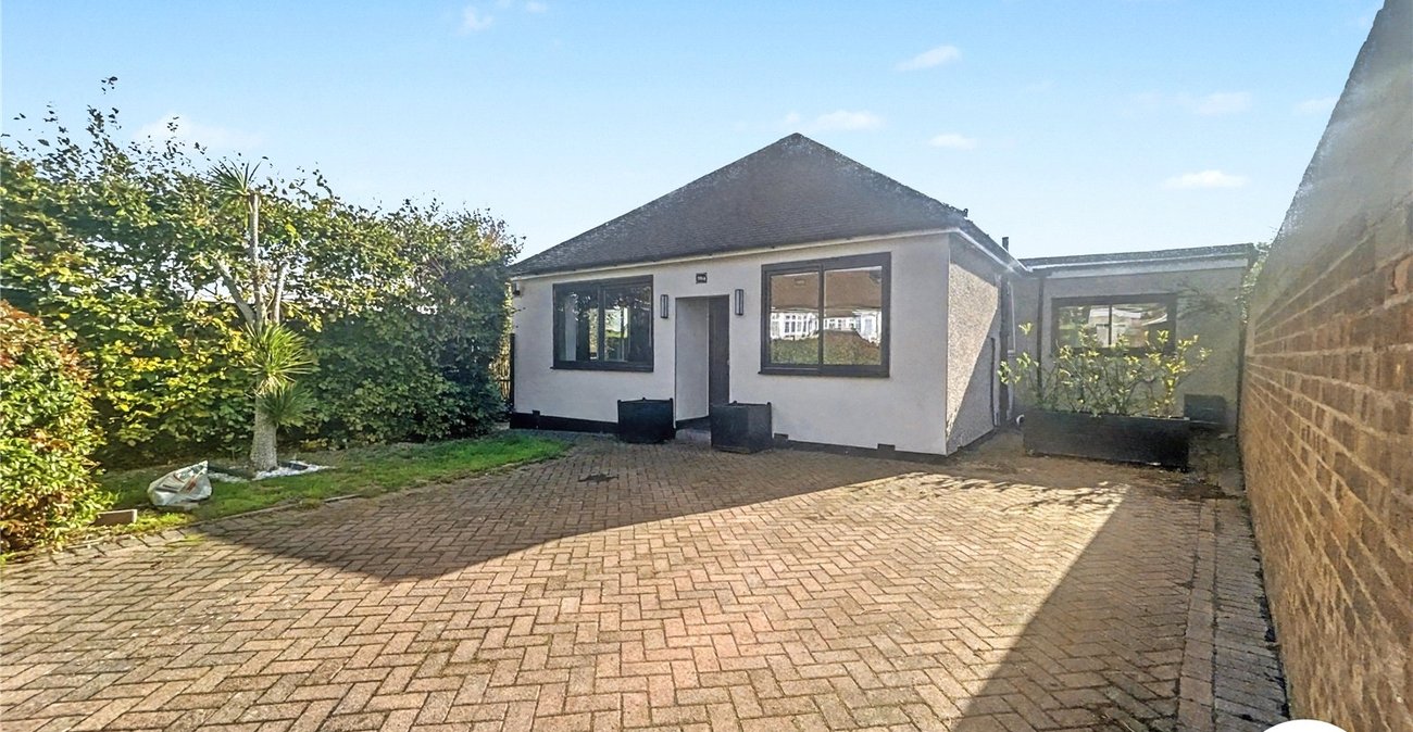 3 bedroom bungalow for sale in Sidcup | Robinson Jackson