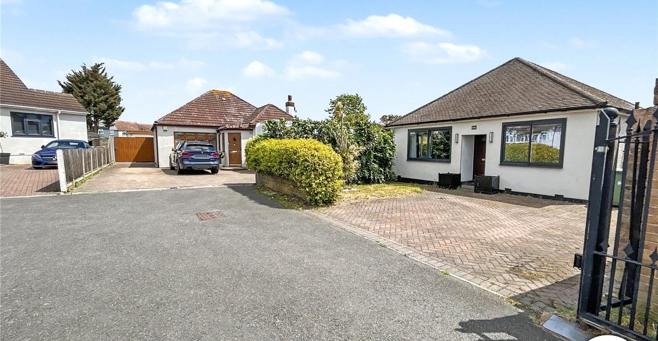 3 bedroom bungalow for sale in Sidcup | Robinson Jackson