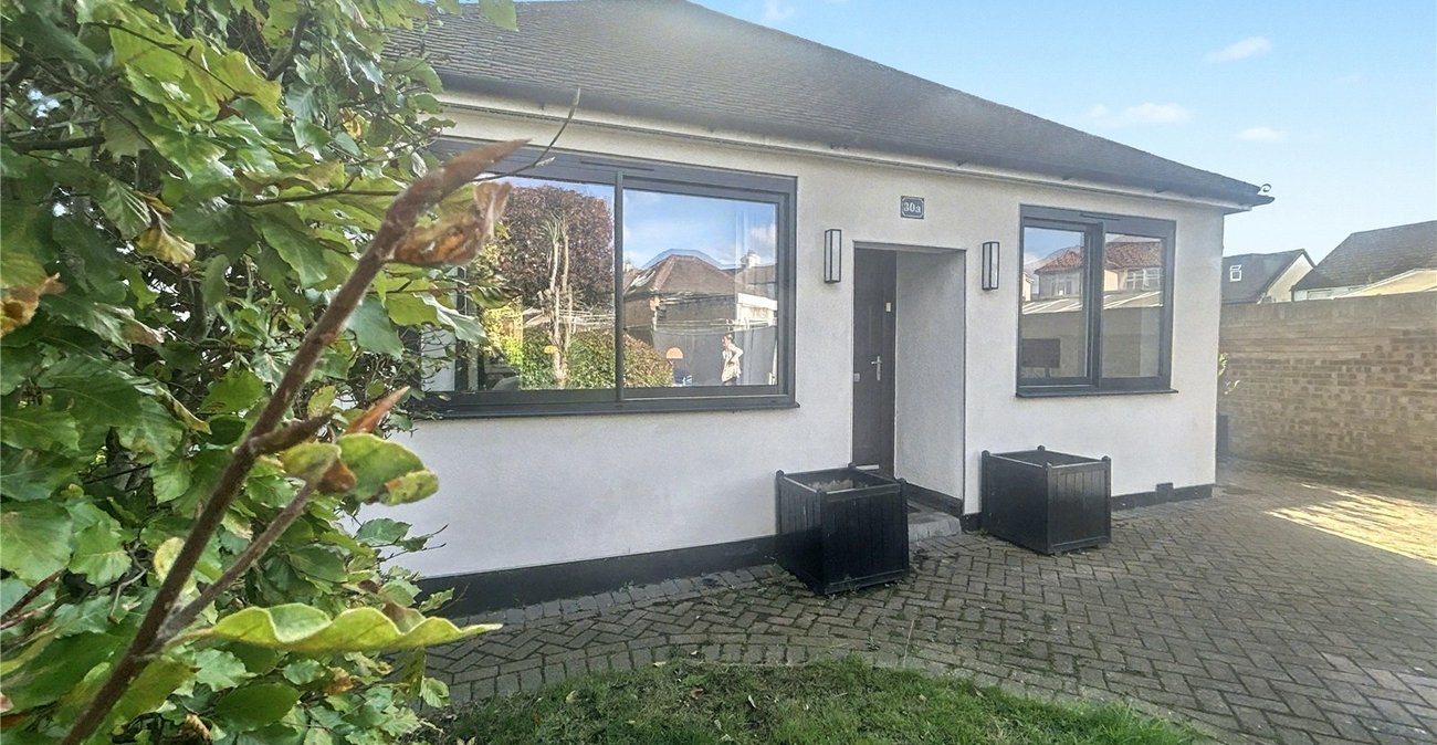 3 bedroom bungalow for sale in Sidcup | Robinson Jackson