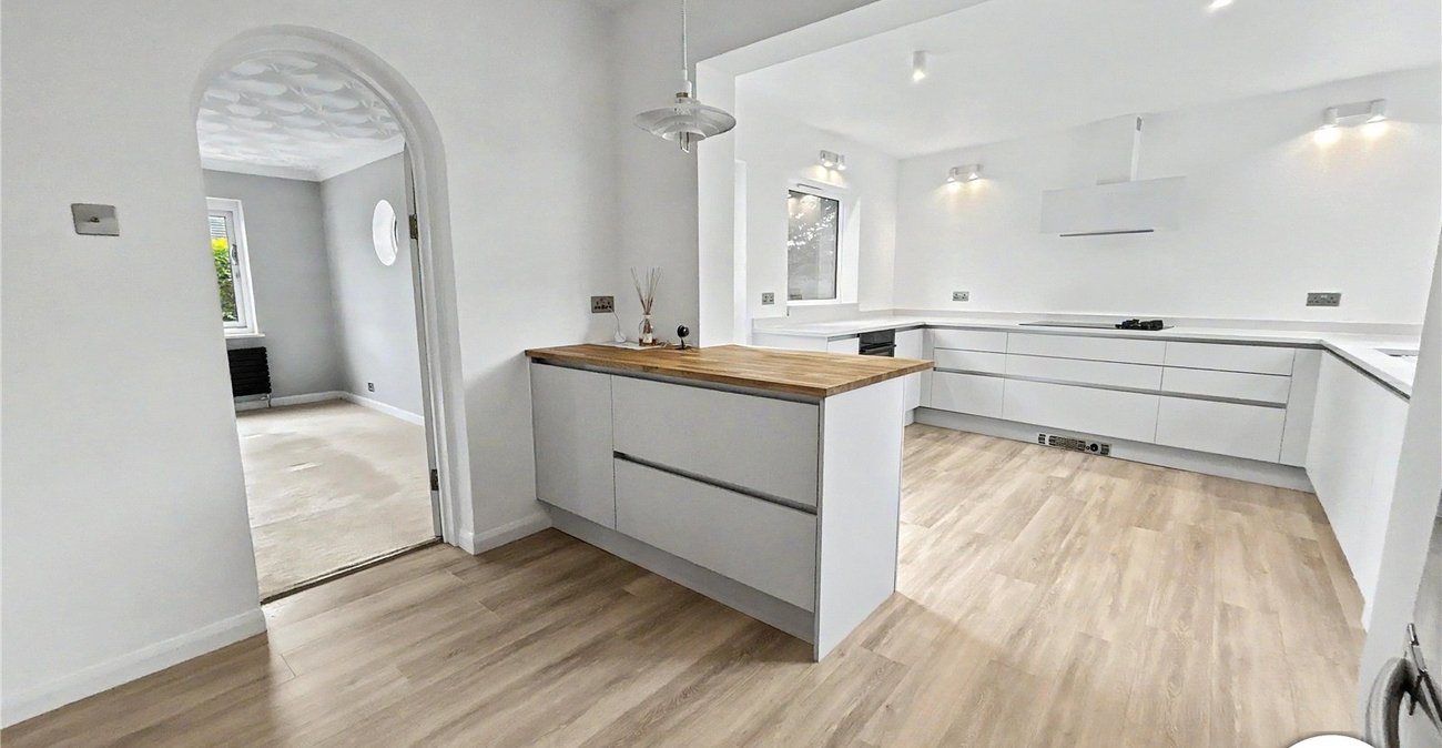3 bedroom bungalow for sale in Sidcup | Robinson Jackson