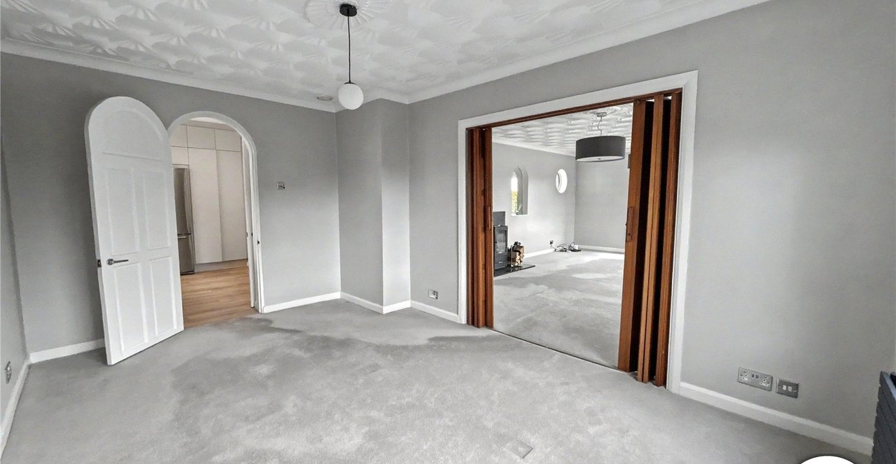3 bedroom bungalow for sale in Sidcup | Robinson Jackson