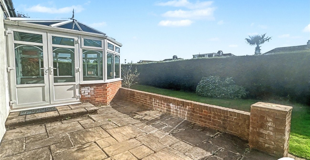 3 bedroom bungalow for sale in Sidcup | Robinson Jackson