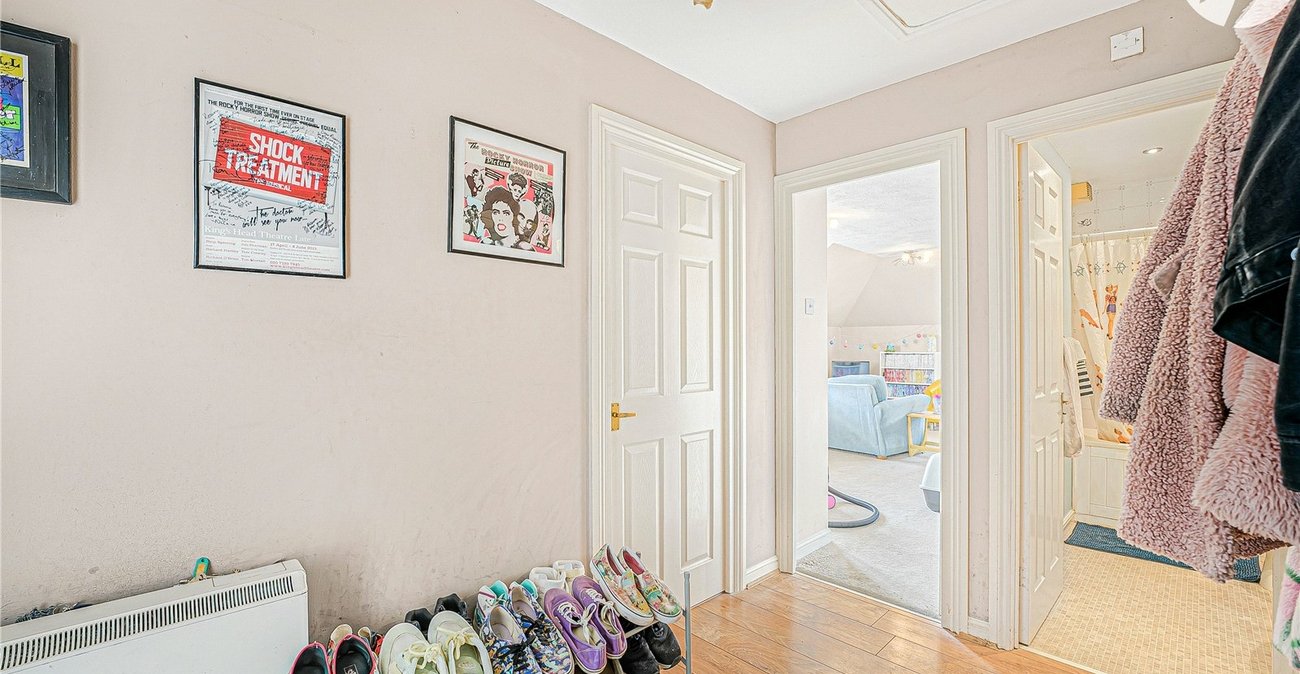 2 bedroom property for sale in Dartford | Robinson Jackson