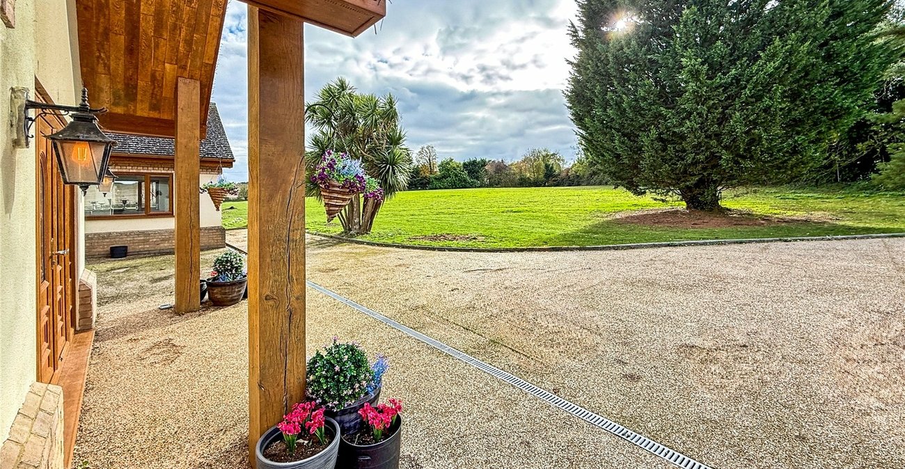 4 bedroom bungalow for sale in Eynsford | Robinson Jackson