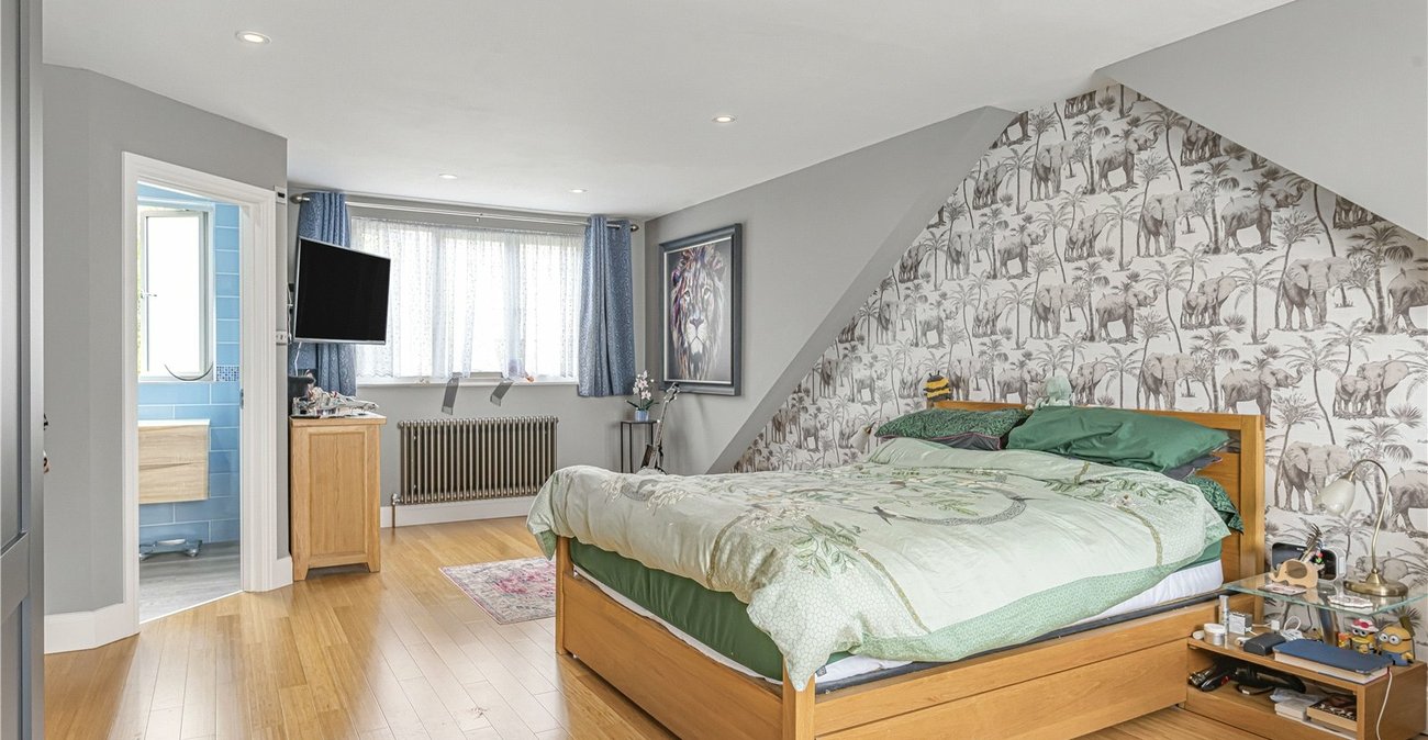 4 bedroom bungalow for sale in Hextable | Robinson Jackson