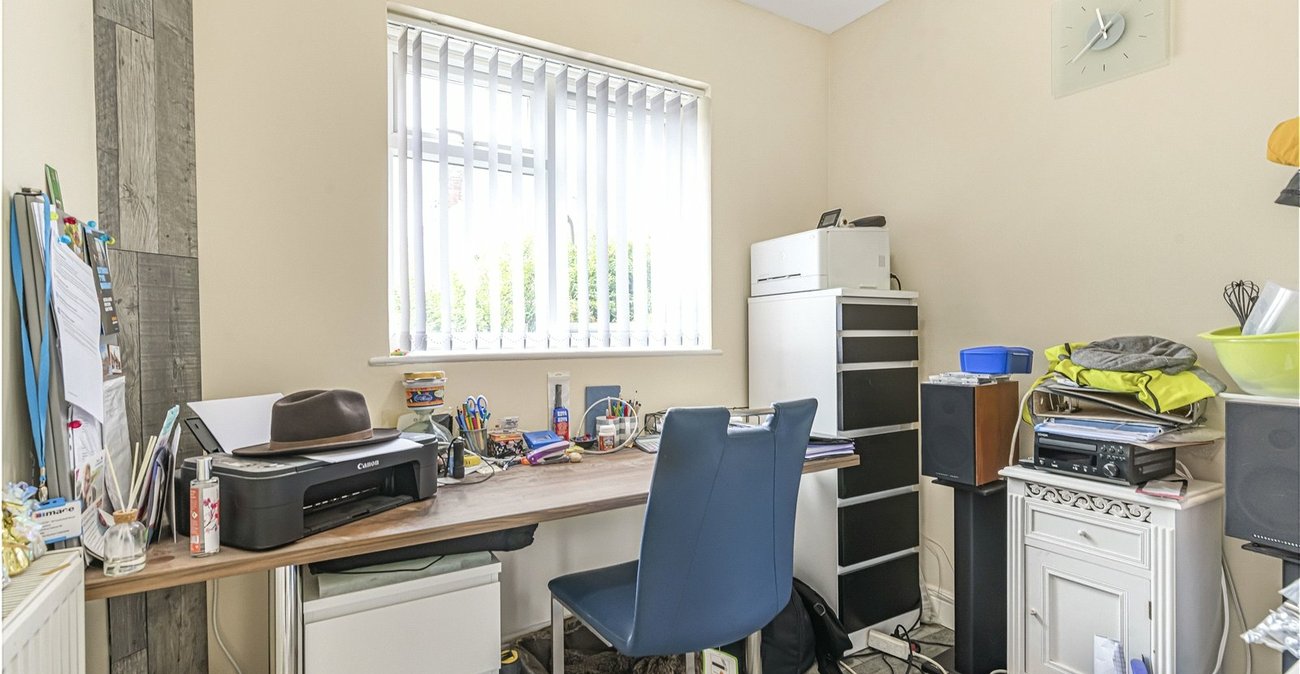 4 bedroom bungalow for sale in Hextable | Robinson Jackson