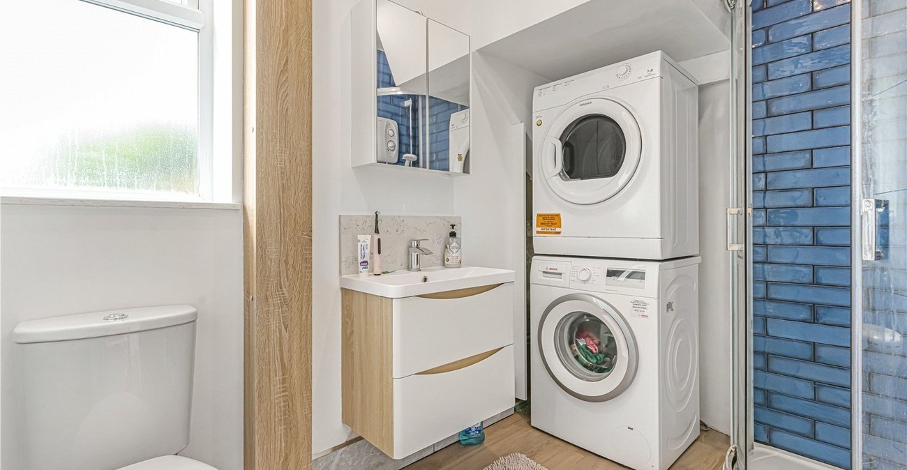 4 bedroom bungalow for sale in Hextable | Robinson Jackson