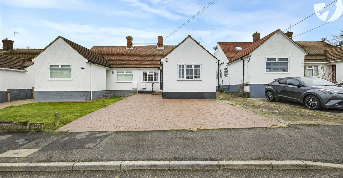 3 bedroom bungalow for sale in Hextable | Robinson Jackson