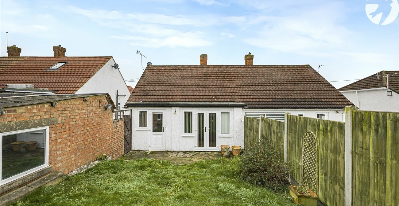 3 bedroom bungalow for sale in Hextable | Robinson Jackson