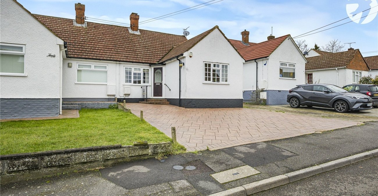 3 bedroom bungalow for sale in Hextable | Robinson Jackson