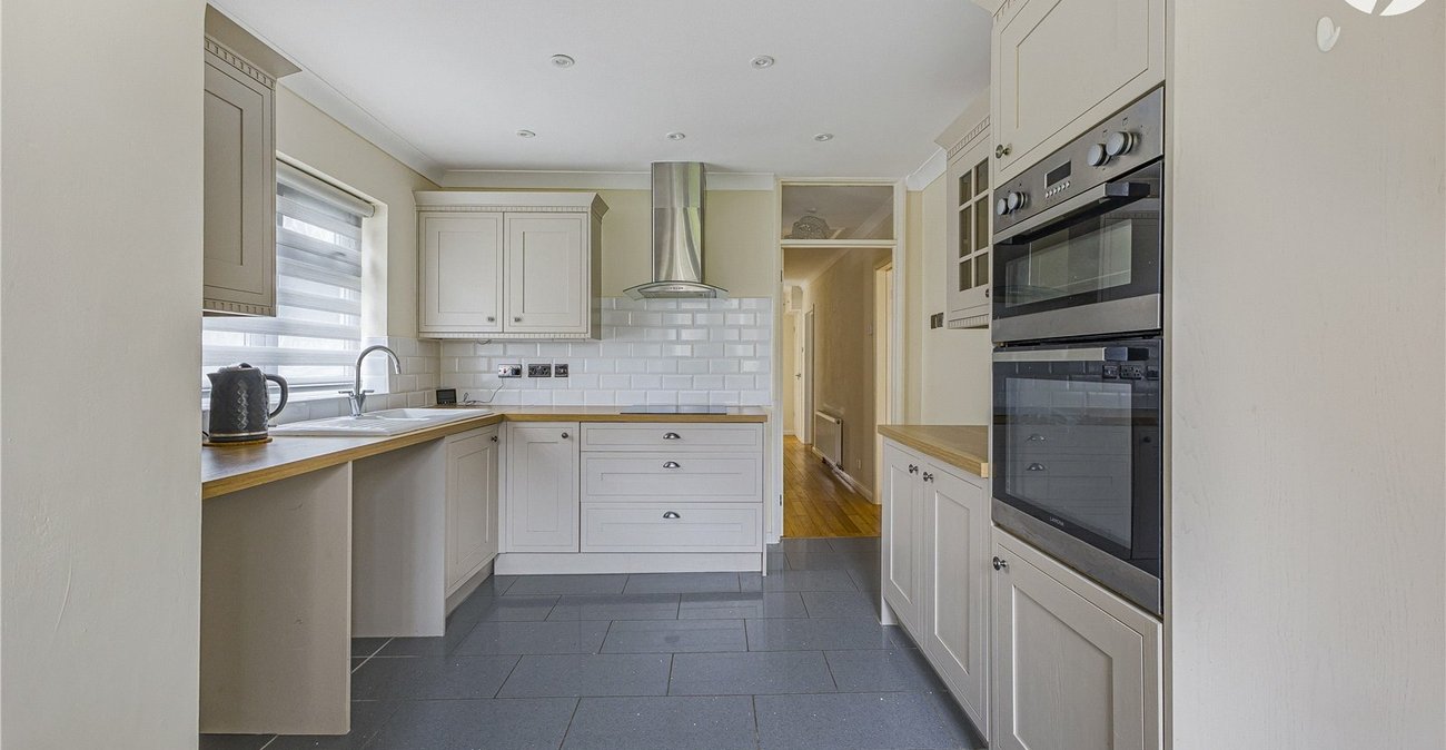 3 bedroom bungalow for sale in Hextable | Robinson Jackson