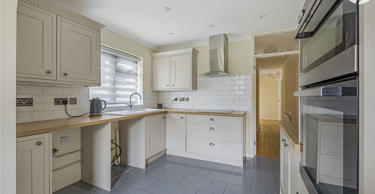 3 bedroom bungalow for sale in Hextable | Robinson Jackson