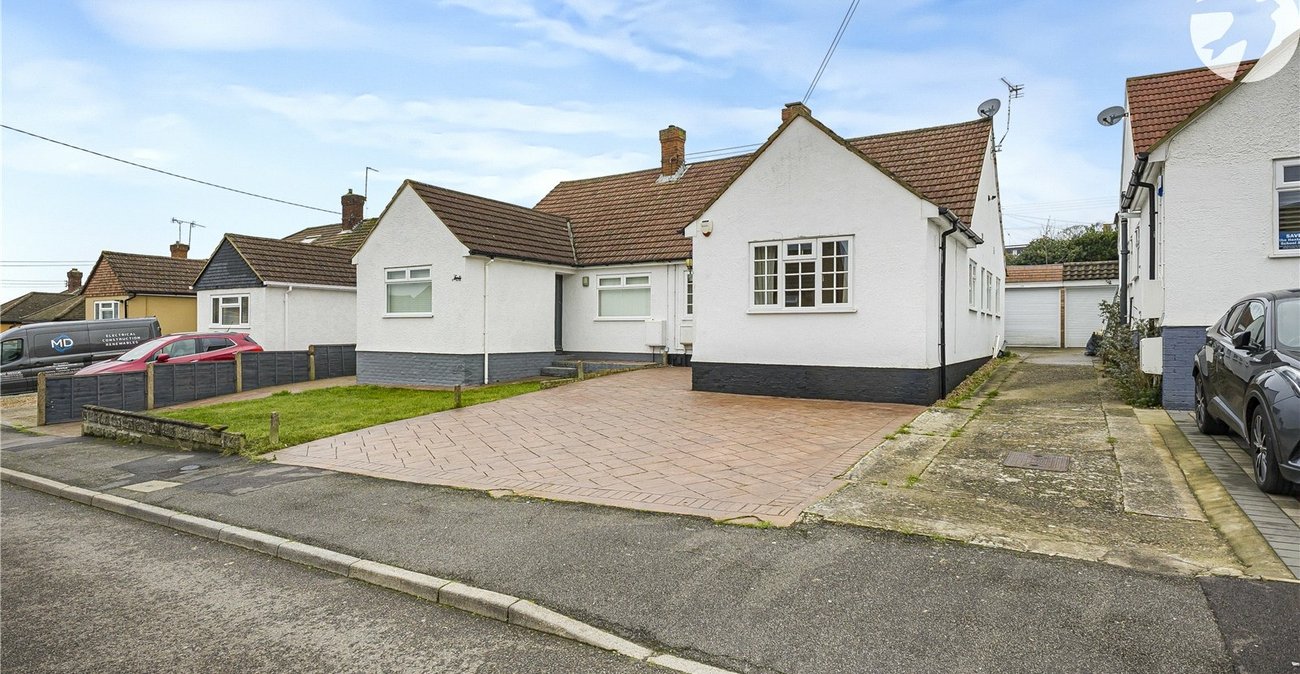 3 bedroom bungalow for sale in Hextable | Robinson Jackson