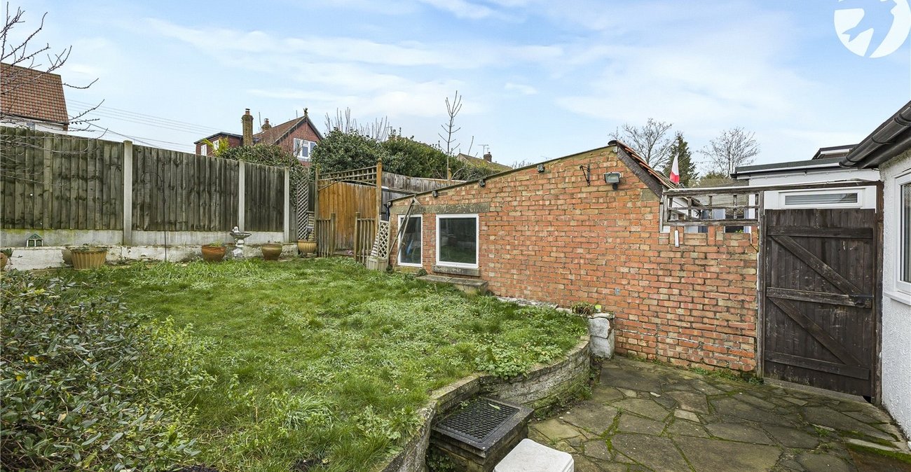 3 bedroom bungalow for sale in Hextable | Robinson Jackson