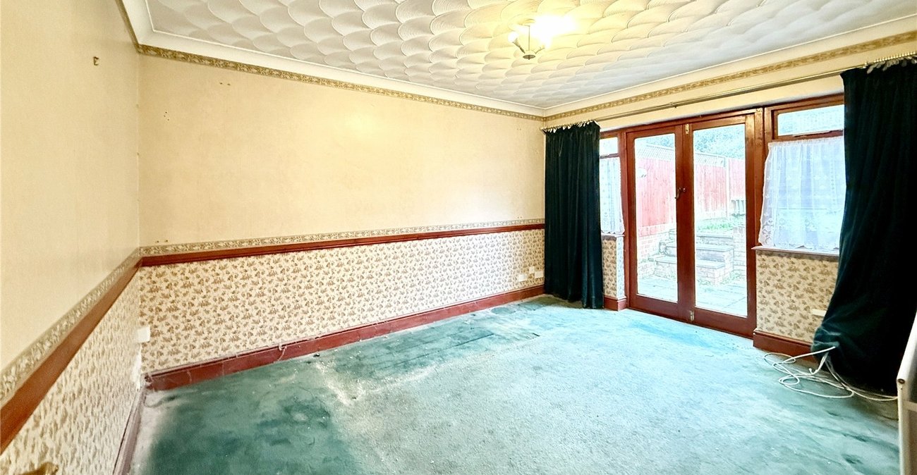 3 bedroom bungalow for sale in Hextable | Robinson Jackson