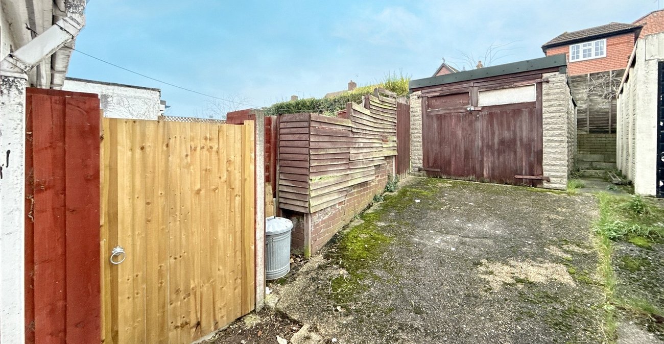 3 bedroom bungalow for sale in Hextable | Robinson Jackson