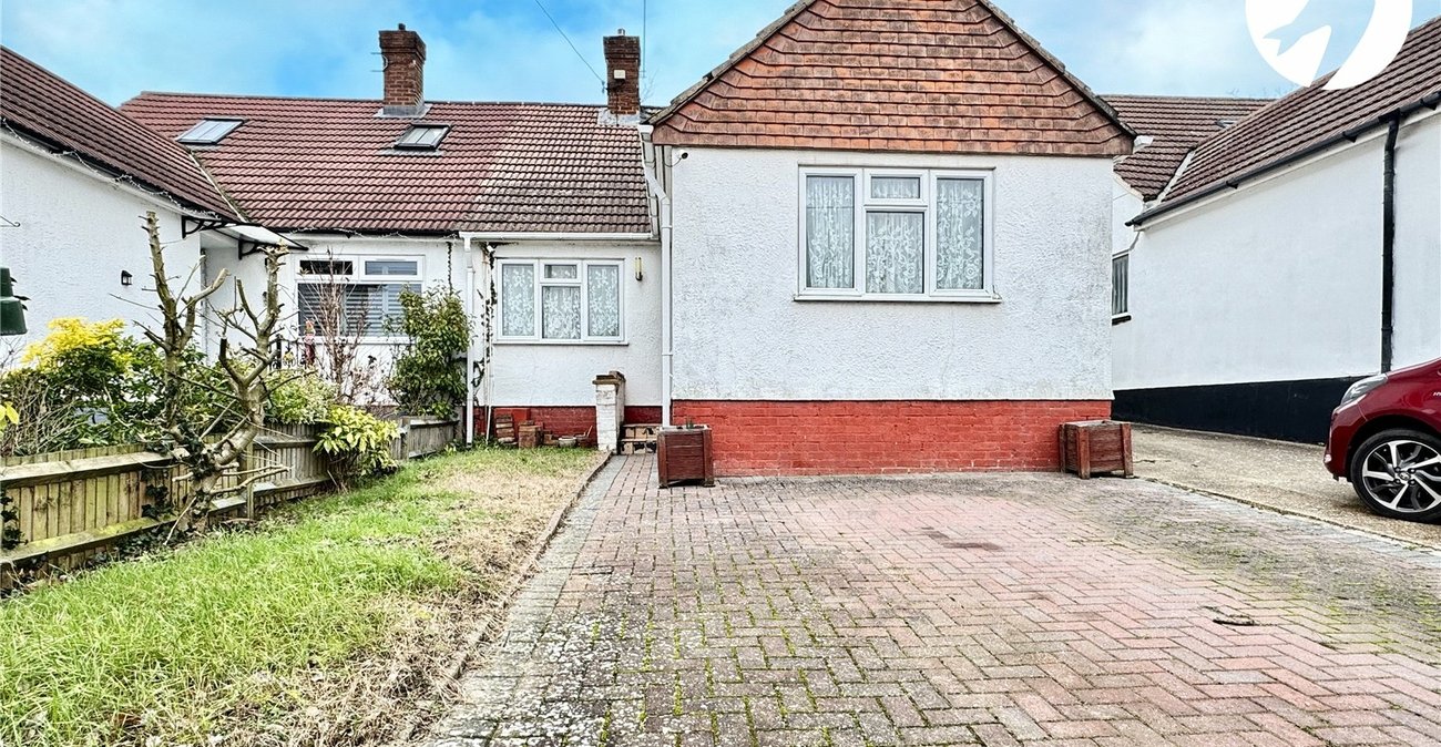 3 bedroom bungalow for sale in Hextable | Robinson Jackson