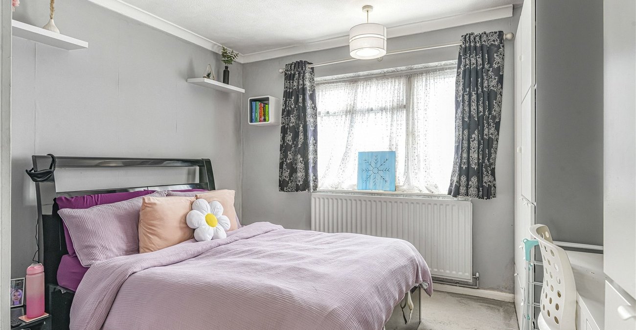 4 bedroom bungalow for sale in Hextable | Robinson Jackson