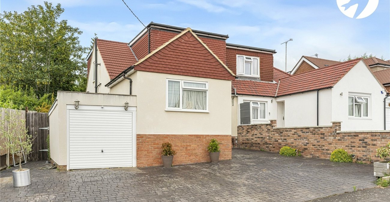 4 bedroom bungalow for sale in Hextable | Robinson Jackson