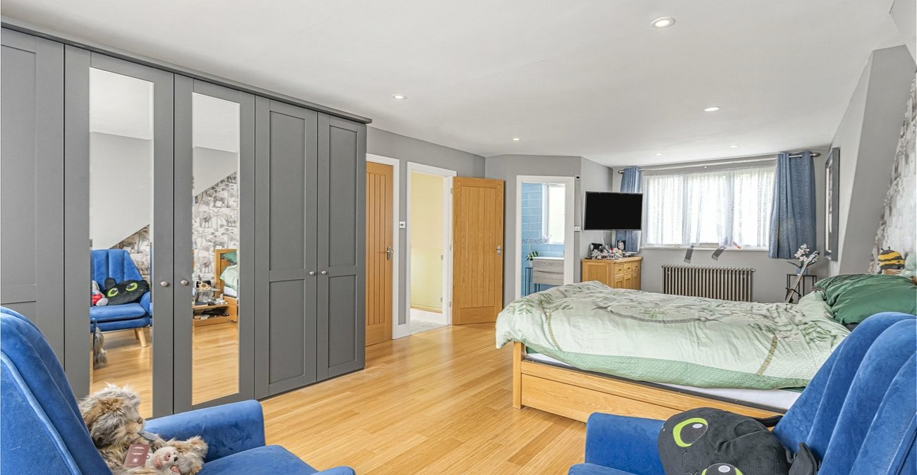 4 bedroom bungalow for sale in Hextable | Robinson Jackson