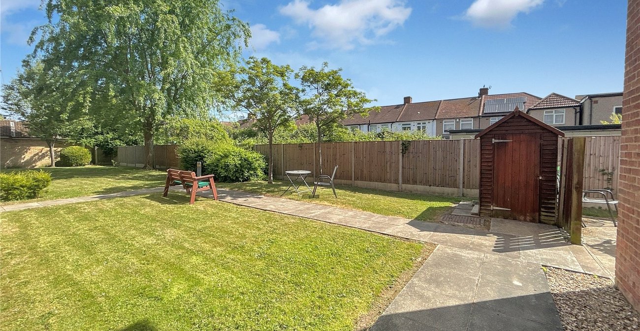 2 bedroom property for sale in Sidcup | Robinson Jackson