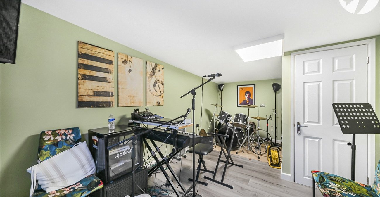 3 bedroom house for sale in West Dartford | Robinson Jackson