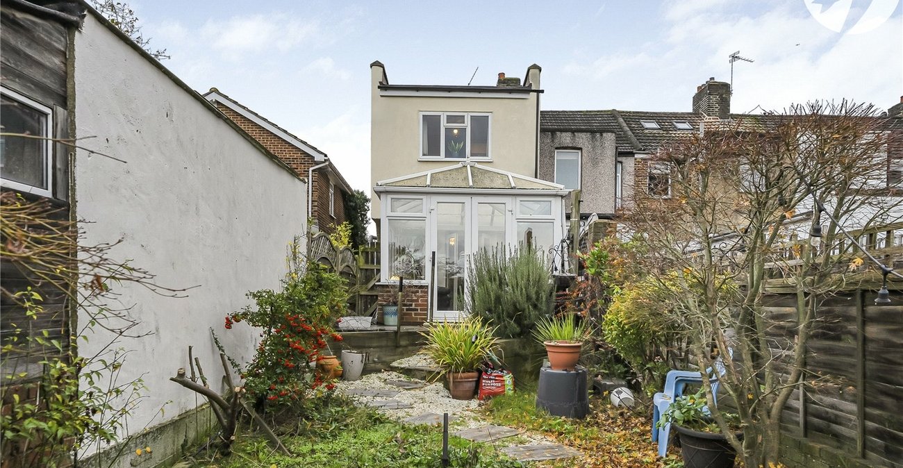 3 bedroom house for sale in West Dartford | Robinson Jackson