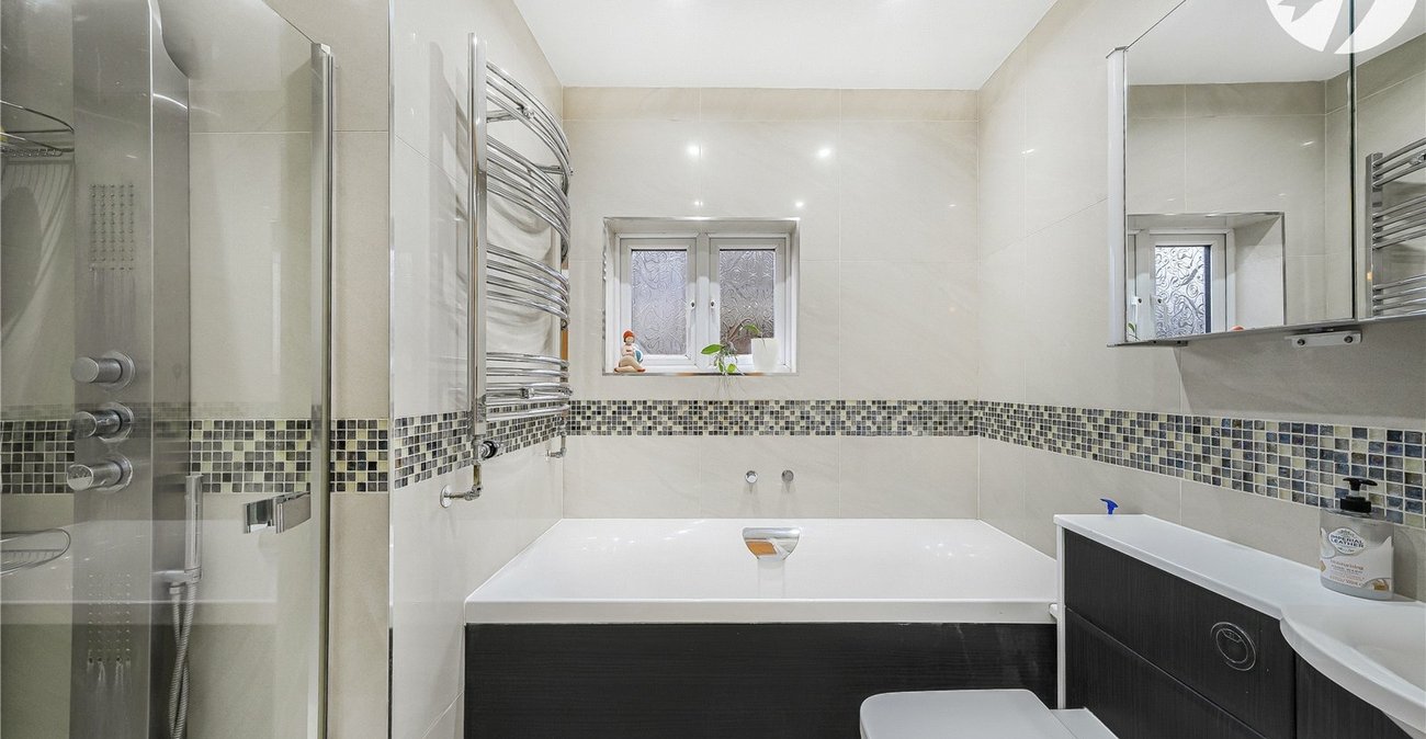 3 bedroom house for sale in West Dartford | Robinson Jackson