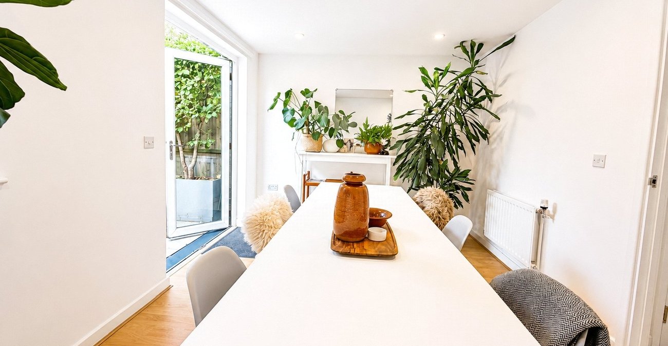 3 bedroom house for sale in London | Robinson Jackson