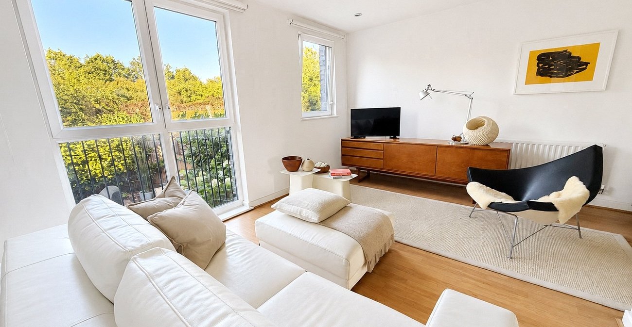 3 bedroom house for sale in London | Robinson Jackson