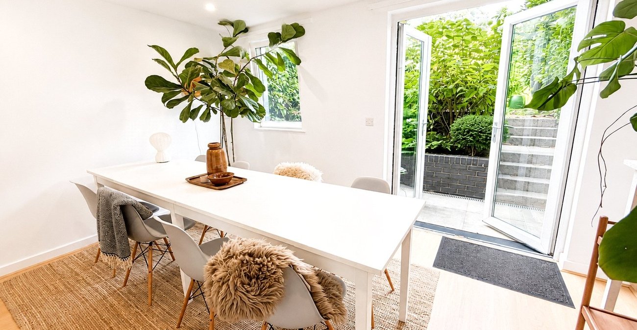 3 bedroom house for sale in London | Robinson Jackson