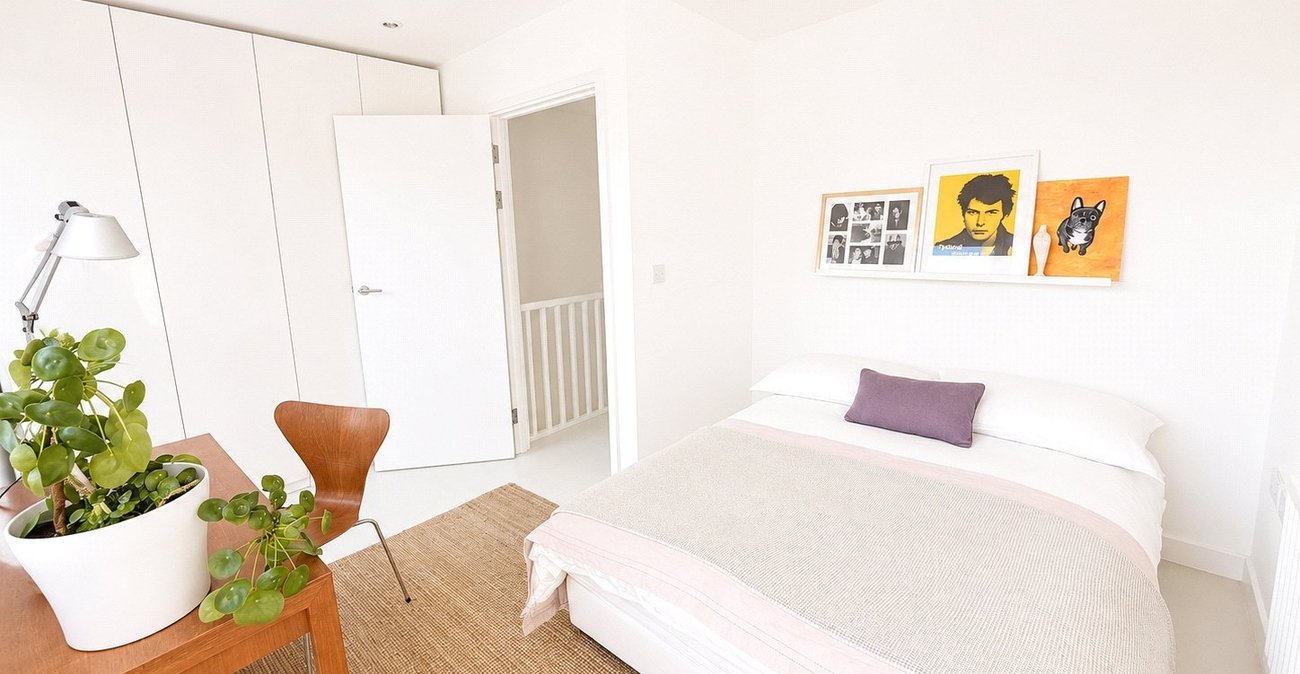 3 bedroom house for sale in London | Robinson Jackson