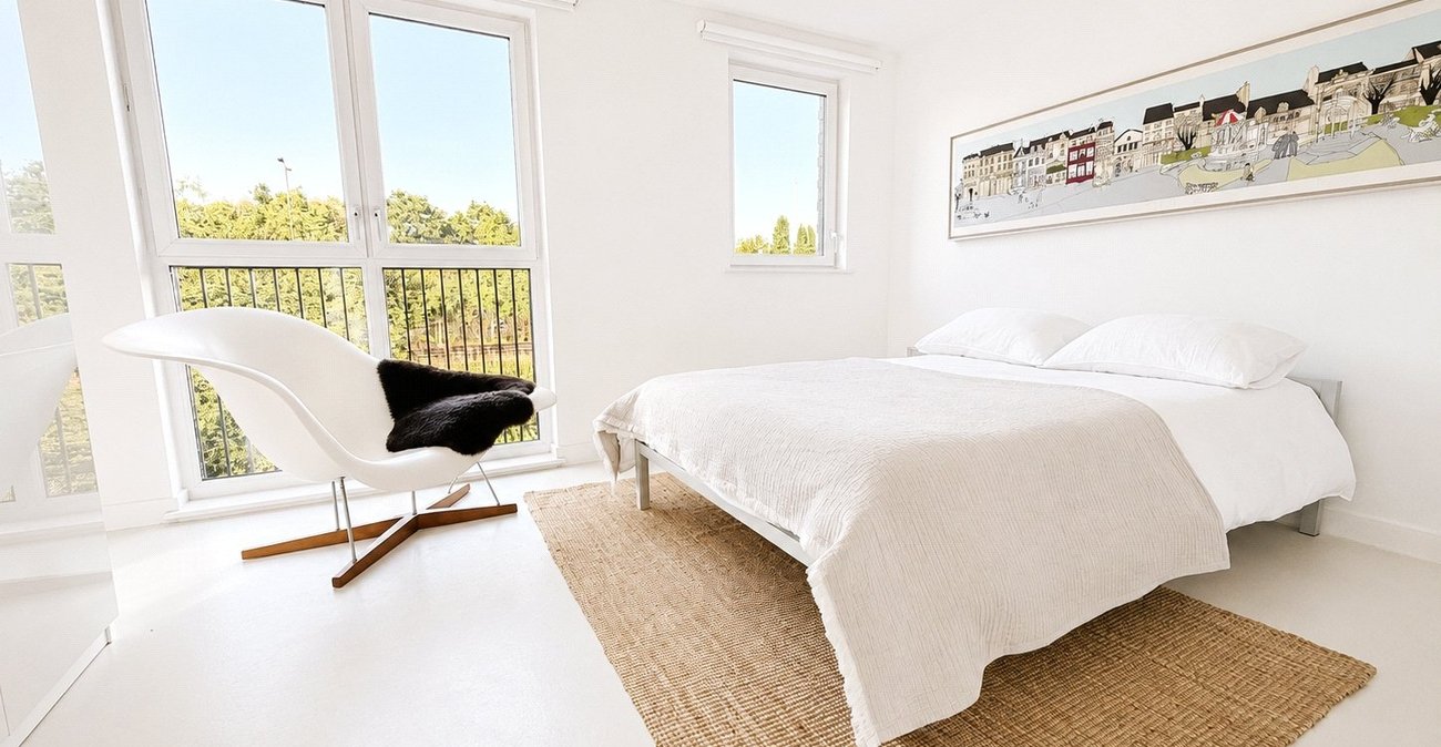 3 bedroom house for sale in London | Robinson Jackson