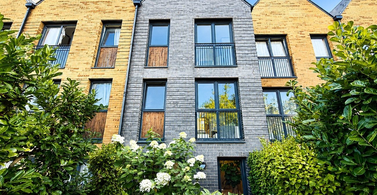 3 bedroom house for sale in London | Robinson Jackson