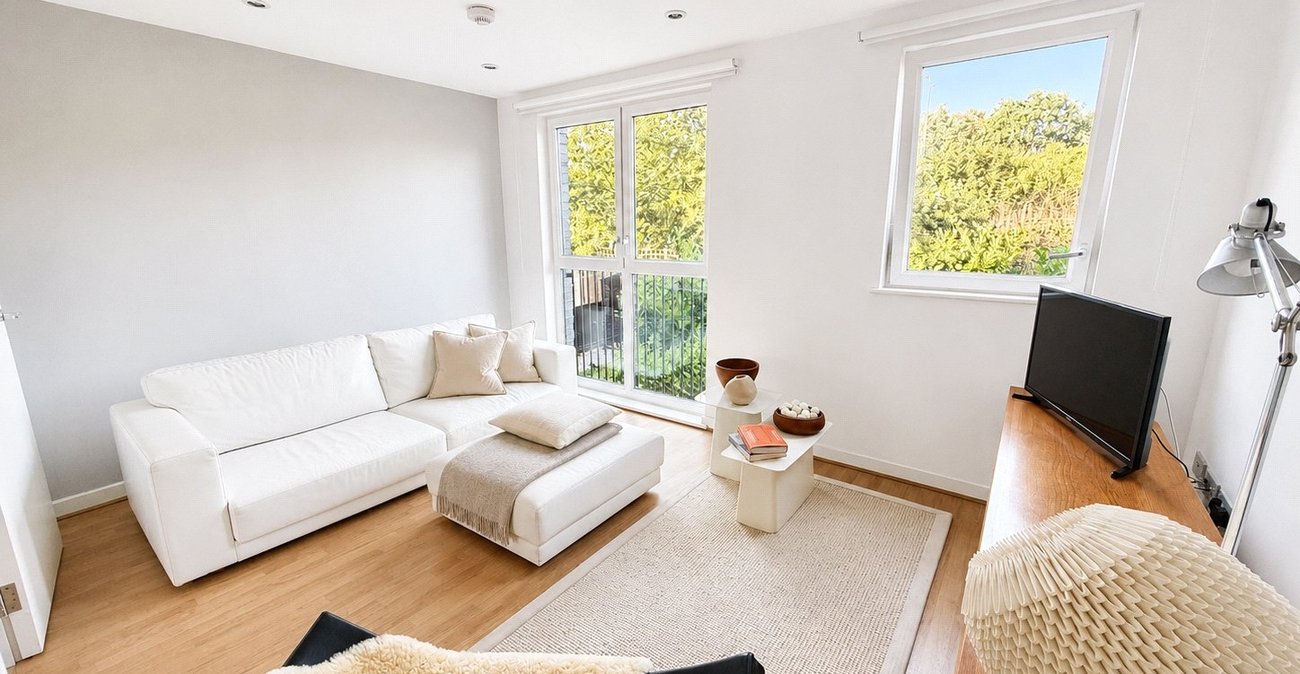 3 bedroom house for sale in London | Robinson Jackson
