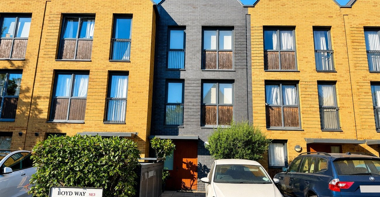 3 bedroom house for sale in London | Robinson Jackson