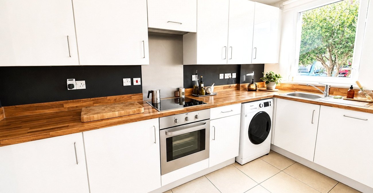 3 bedroom house for sale in London | Robinson Jackson